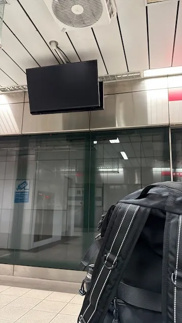 螢幕還沒開的高雄捷運