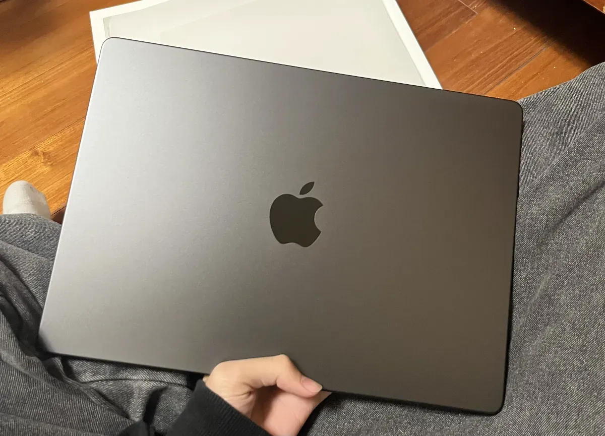MacBook Pro M4 24G/1TB